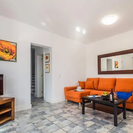 Natacha, Central 3 Bed With Ac & Wifi Tías