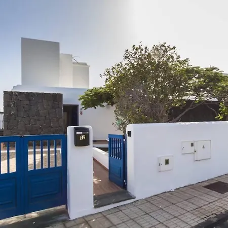 Natacha, Central 3 Bed With Ac & Wifi