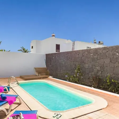 Natacha, Central 3 Bed With Ac & Wifi *