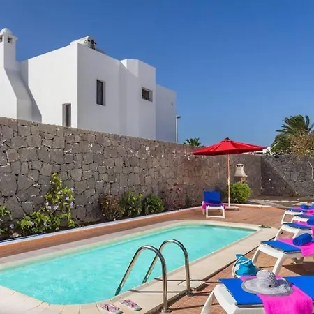 Natacha, Central 3 Bed With Ac & Wifi Villa *
