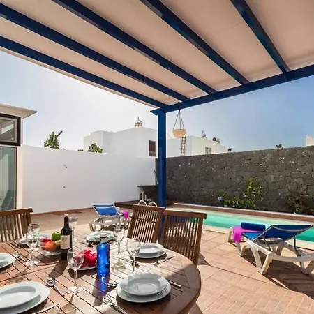 Natacha, Central 3 Bed With Ac & Wifi