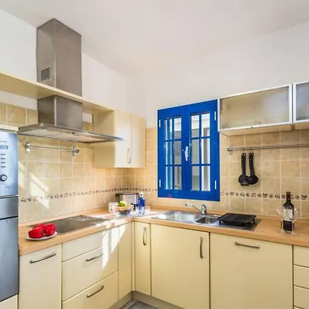 Natacha, Central 3 Bed With Ac & Wifi Villa
